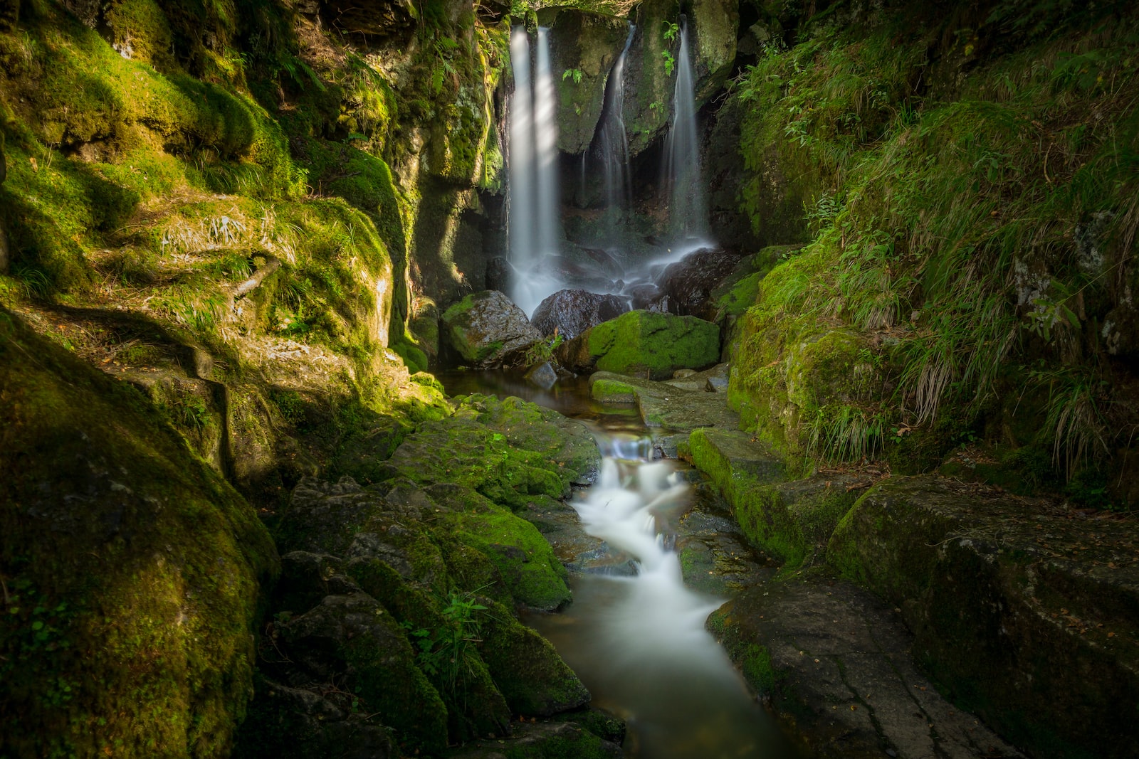 waterfalls surrounded with rocks